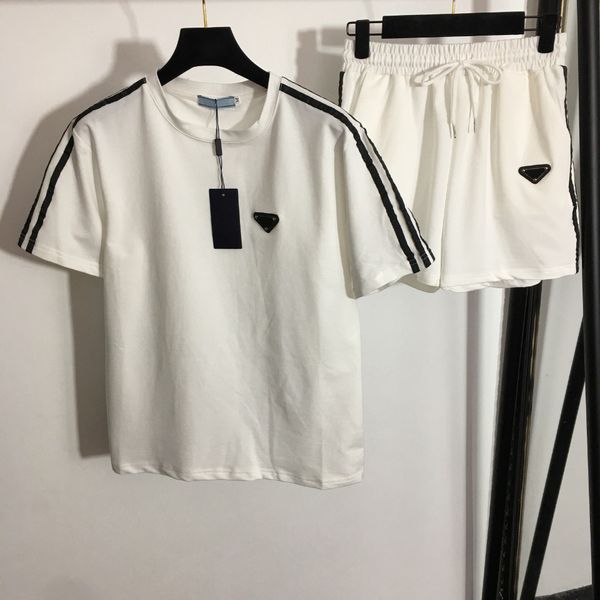 2022ss high-end summer tracksuits brand women pants sets short t-shirts triangle logo round neck short-sleeved t-shirt side striped elastic, White
2022ss high-end summer tracksuits brand women pants sets short t-shirts triangle logo round neck short-sleeved t-shirt side striped elastic, White