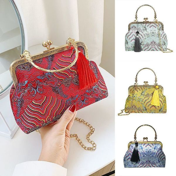 fashion designer women embroidery evening bag creative chinese style luxury handbag party clutch bags chain tassel messener bags 220507
fashion designer women embroidery evening bag creative chinese style luxury handbag party clutch bags chain tassel messener bags 220507
