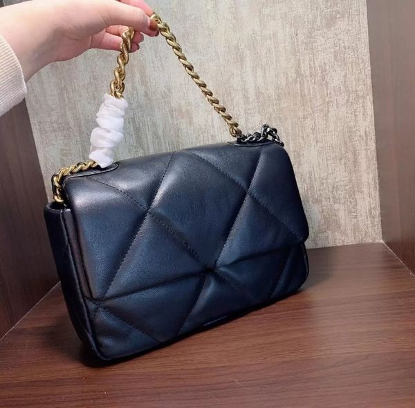 2022 crocodile pattern rubber teeth double pull strap cover bag magnetic buckle layer plaid wrist single shoulder messenger bag
2022 crocodile pattern rubber teeth double pull strap cover bag magnetic buckle layer plaid wrist single shoulder messenger bag