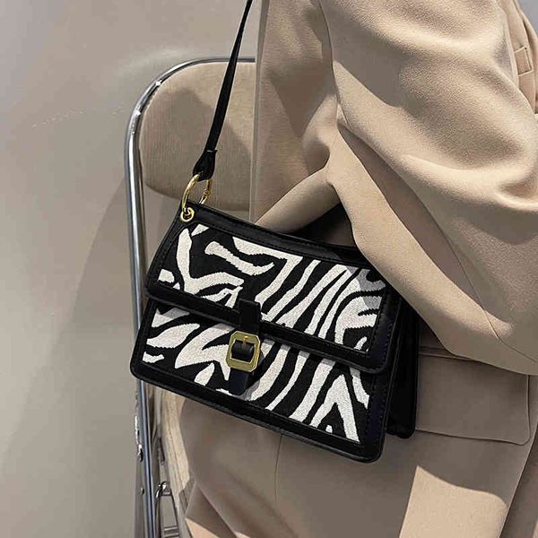 autumn and winter new msenger single shoulder small 2022 luxury brand fashion design versatile ladies bags
autumn and winter new msenger single shoulder small 2022 luxury brand fashion design versatile ladies bags