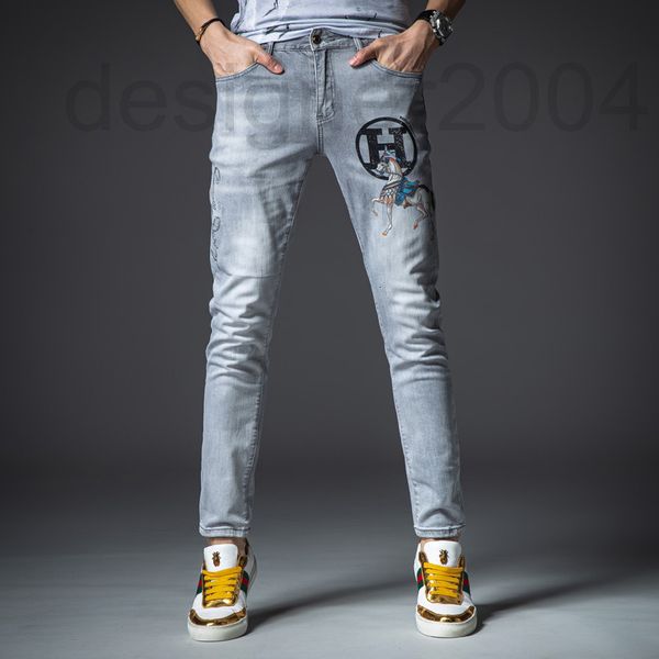men's jeans designer european men's jeans slim fit light stone wash youth handsome printed war horse drill casual leggings ivqb, Blue
men's jeans designer european men's jeans slim fit light stone wash youth handsome printed war horse drill casual leggings ivqb, Blue