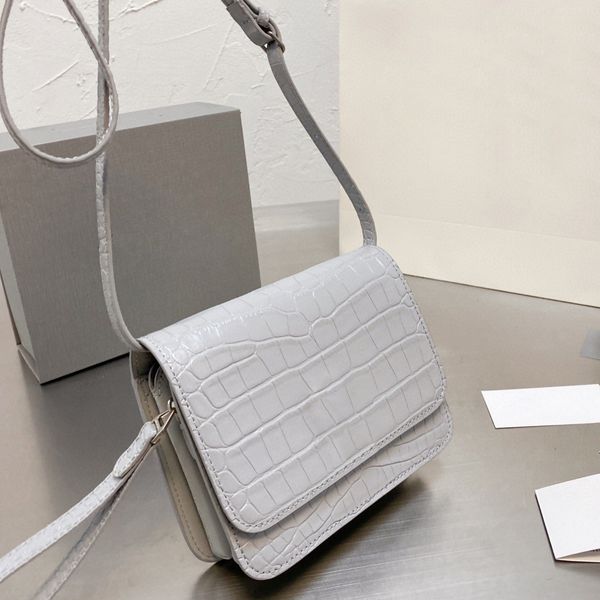2022 luxurys designers lady wallets half moon bags hourglass vintage leather shoulder hasp messenger envelope handbags wallet shell totes le
2022 luxurys designers lady wallets half moon bags hourglass vintage leather shoulder hasp messenger envelope handbags wallet shell totes le