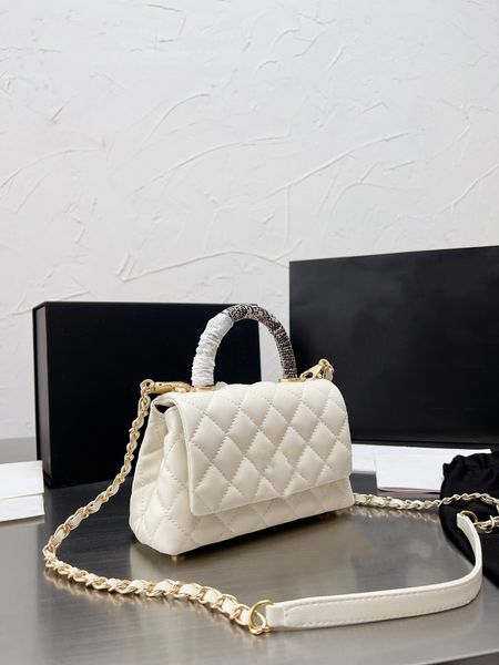 luxury designer shoulder bag caviar texture mini portable messenger bag for women
luxury designer shoulder bag caviar texture mini portable messenger bag for women