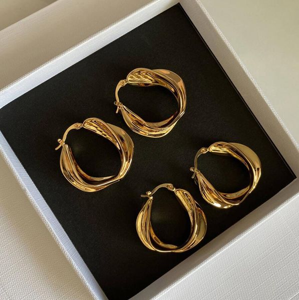 luxury designer simple twisted gold color brass hoop earrings eardrop bijoux for women lady fashion brand jewelry party gift, Golden;silver
luxury designer simple twisted gold color brass hoop earrings eardrop bijoux for women lady fashion brand jewelry party gift, Golden;silver
