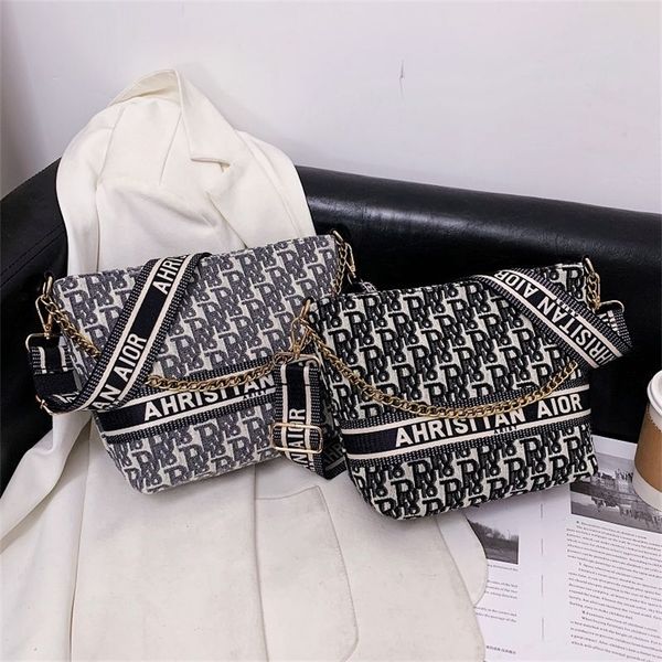new autumn and winter women's version ins foreign style red same one messenger i5z5 design purses online
new autumn and winter women's version ins foreign style red same one messenger i5z5 design purses online