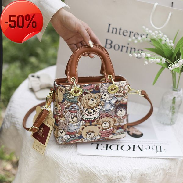luxury designerkatie bear 2022 summer new diana casual fashion one shoulder diagonal small square bag women's handbag
luxury designerkatie bear 2022 summer new diana casual fashion one shoulder diagonal small square bag women's handbag