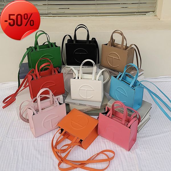 the factory directly one shoulder fashion hand new embossed large capacity msenger bag
the factory directly one shoulder fashion hand new embossed large capacity msenger bag