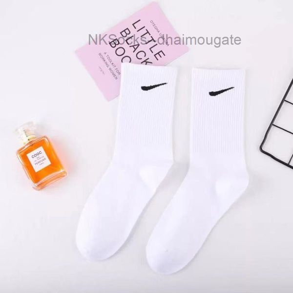 men's fashion classic hook brand socks middle tube sports moisture absorption sock casual men women luxury wear medium short sportsocks, Black
men's fashion classic hook brand socks middle tube sports moisture absorption sock casual men women luxury wear medium short sportsocks, Black