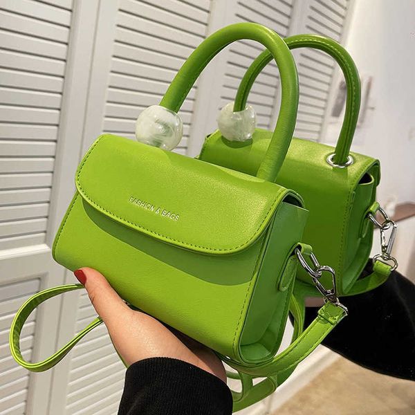 2022 new popular all-match flap shoulder bag women style sense of niche texture portable small bag fashion messenger handbag solid color tot
2022 new popular all-match flap shoulder bag women style sense of niche texture portable small bag fashion messenger handbag solid color tot