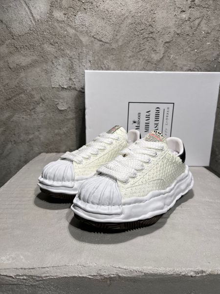 latest model womens and mens designer casual designer sneakers ~ womens and mens shoes sneaker eu size 36-45, Red;white
latest model womens and mens designer casual designer sneakers ~ womens and mens shoes sneaker eu size 36-45, Red;white