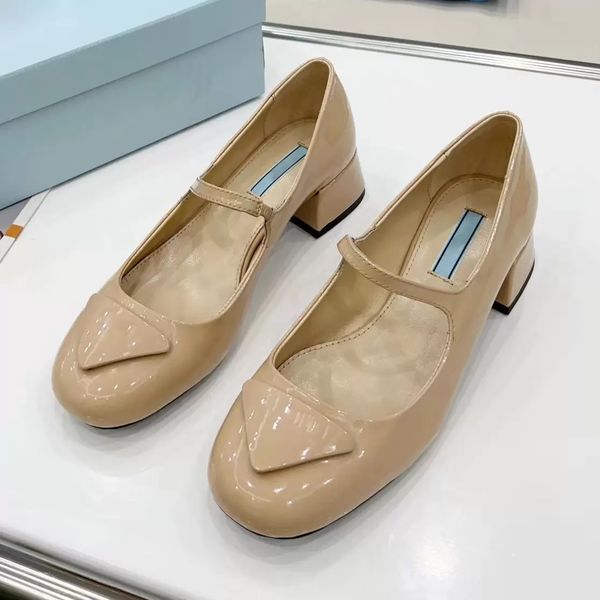 2022 luxury womens sandals designer patent leather slippers candy color shoes triangular logo decoration slides outdoor beach sandal summer, Black
2022 luxury womens sandals designer patent leather slippers candy color shoes triangular logo decoration slides outdoor beach sandal summer, Black