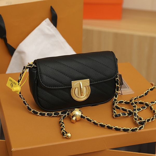 cc exotic little girl embroidered line small square bag 2022 golden ball lock chain single shoulder trend texture fragrant women's
cc exotic little girl embroidered line small square bag 2022 golden ball lock chain single shoulder trend texture fragrant women's