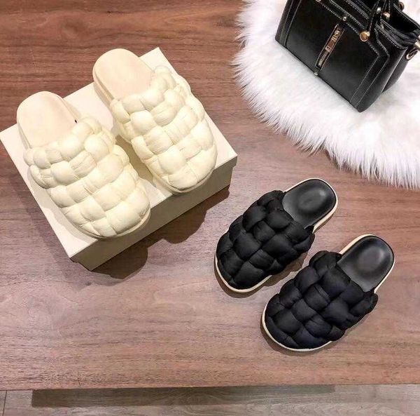 new style thick-soled outdoor bread slippers black white women designer living scuffs slipper wedge fluffy resort couples fashion sliders
new style thick-soled outdoor bread slippers black white women designer living scuffs slipper wedge fluffy resort couples fashion sliders