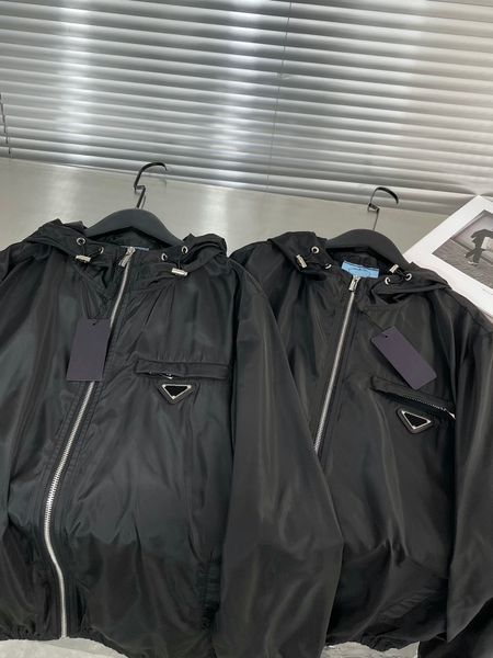 designer men's jackets 2023 brand street classic lapel jacket light sunscreen super sense of science technology metal inverted design c, Black;brown
designer men's jackets 2023 brand street classic lapel jacket light sunscreen super sense of science technology metal inverted design c, Black;brown