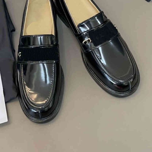 dress shoes style small xiangfeng lefu shoes women's autumn one foot black patent leather british flat sole single
dress shoes style small xiangfeng lefu shoes women's autumn one foot black patent leather british flat sole single