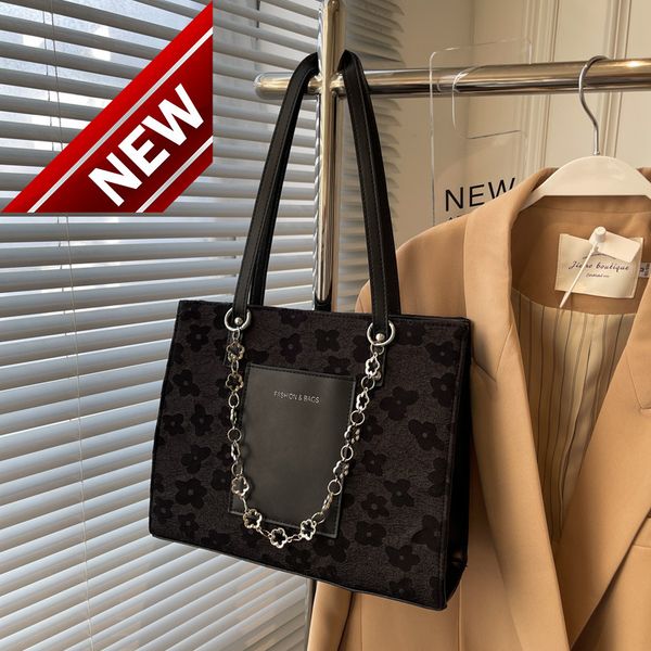 direct sale quality discount s2022 tote women's silk versatile chain one shoulder large capacity new trend fashion women messenger bag
direct sale quality discount s2022 tote women's silk versatile chain one shoulder large capacity new trend fashion women messenger bag