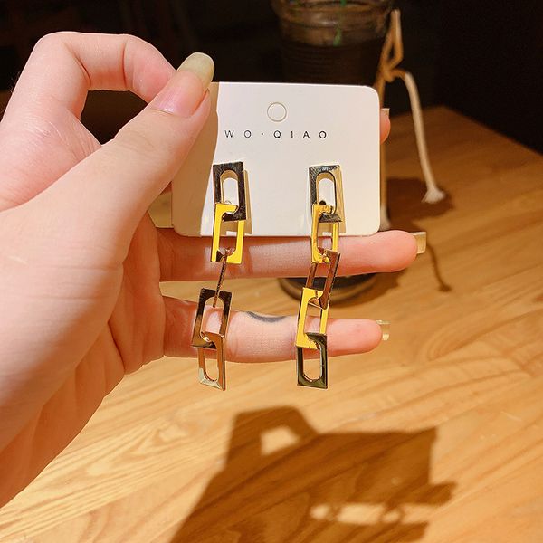 s925 silver needle square chain long earrings simple atmosphere exaggerated fashion street shooting earrings daily, Golden;silver
s925 silver needle square chain long earrings simple atmosphere exaggerated fashion street shooting earrings daily, Golden;silver