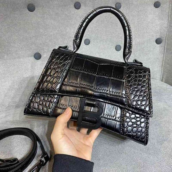 net ltaly designer balencaigabag paris red high version crocodile grain cowhide family hourglass word buckle leather women's mini one s
net ltaly designer balencaigabag paris red high version crocodile grain cowhide family hourglass word buckle leather women's mini one s