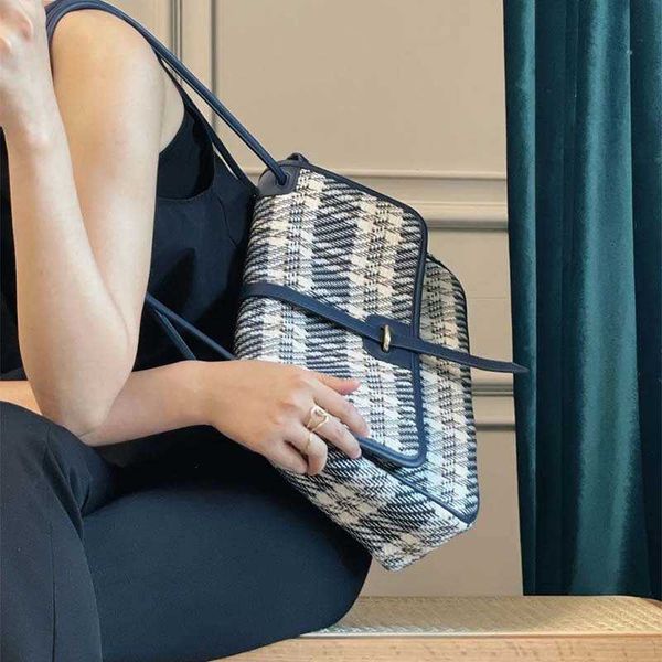 bag 2021 new trendy small blue pattern canvas tote stray bag large capacity womens all-match crossbody shoulder bag
bag 2021 new trendy small blue pattern canvas tote stray bag large capacity womens all-match crossbody shoulder bag