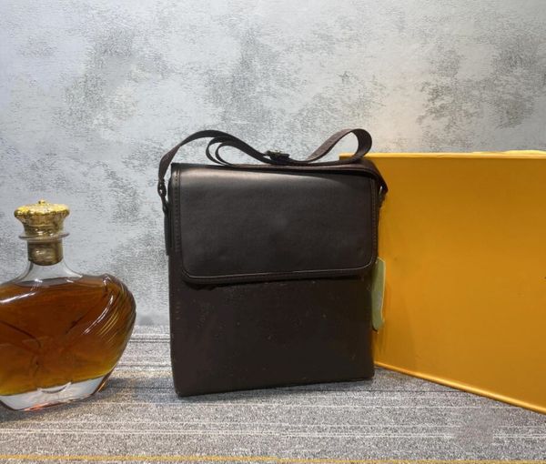 men messenger shoulder bag luxurys designers pouches mens leather presbyopic tote handbags briefcase satchels wallet crossbody bags purse wo
men messenger shoulder bag luxurys designers pouches mens leather presbyopic tote handbags briefcase satchels wallet crossbody bags purse wo