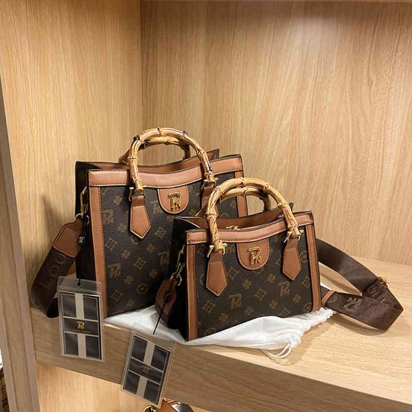 handbags bags soft leather tote bag women's 2022 autumn and winter old flower new high-capacity portable single shoulder messenger seni, Black;red
handbags bags soft leather tote bag women's 2022 autumn and winter old flower new high-capacity portable single shoulder messenger seni, Black;red