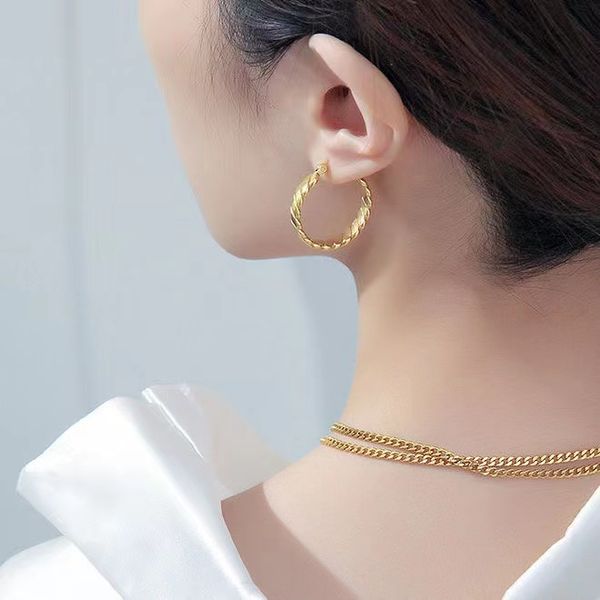 designer earrings gold hoop earrings for lady women party with box huggie earings, Golden;silver
designer earrings gold hoop earrings for lady women party with box huggie earings, Golden;silver