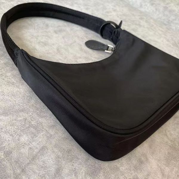 shoulder bags nylon handbags elling wallet women bags crossbody bag hobo purses 2542, Red;black
shoulder bags nylon handbags elling wallet women bags crossbody bag hobo purses 2542, Red;black