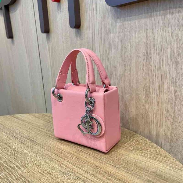 factory direct sale bag female 2022 summer new fashion versatile princess of wales advanced texture sweet temperament portable messenger des
factory direct sale bag female 2022 summer new fashion versatile princess of wales advanced texture sweet temperament portable messenger des