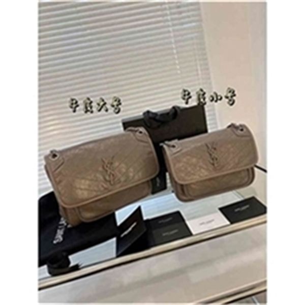 designer / full cowhide box niki has a large capacity, you can go out for a day, you can put everything in it, and the back luxury women
designer / full cowhide box niki has a large capacity, you can go out for a day, you can put everything in it, and the back luxury women