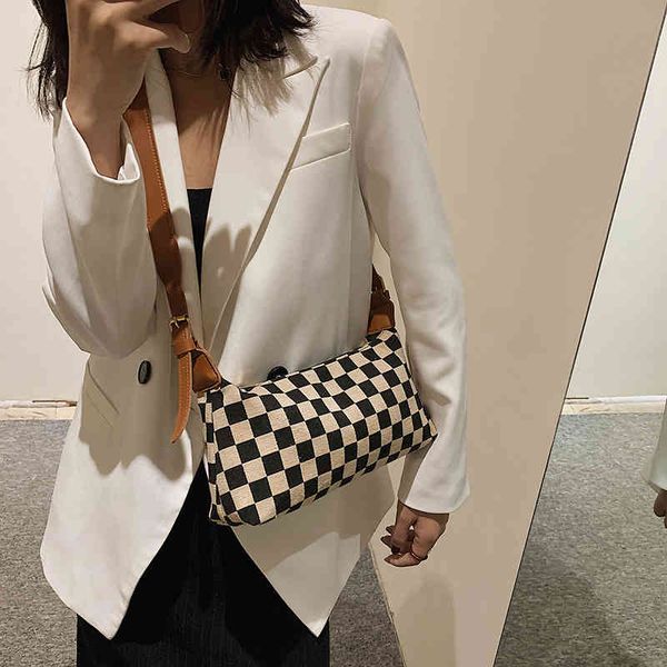 2022 new fashion canvas lattice underarm shoulder lucky four-leaf clover women's bag niche design
2022 new fashion canvas lattice underarm shoulder lucky four-leaf clover women's bag niche design