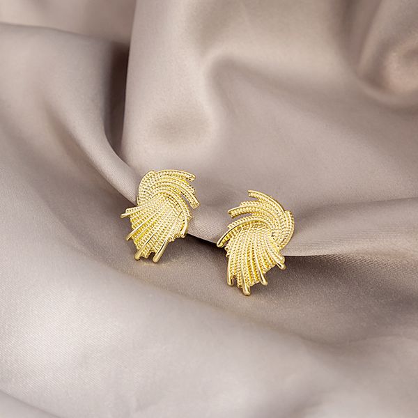 silver needle combined with lattice woven shape earrings fashion beautiful lines metal texture earrings, Golden;silver
silver needle combined with lattice woven shape earrings fashion beautiful lines metal texture earrings, Golden;silver