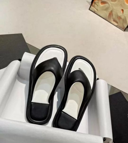 2022 luxury designer sandals 22s women flip-flops thick bottom square toe slippers genuine leather outsole sheepskin lining beach shoes xcl, Black
2022 luxury designer sandals 22s women flip-flops thick bottom square toe slippers genuine leather outsole sheepskin lining beach shoes xcl, Black