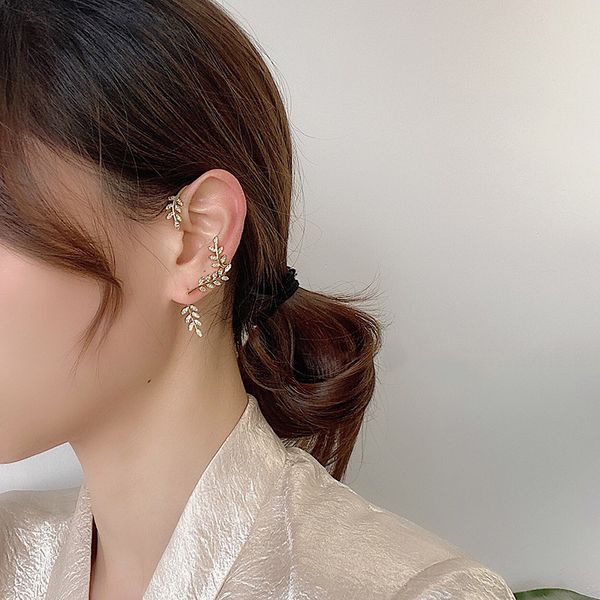 925 silver needle super fairy one-piece ear hanging earrings new fashion net red elf earrings simple temperament korean eardrop, Golden
925 silver needle super fairy one-piece ear hanging earrings new fashion net red elf earrings simple temperament korean eardrop, Golden