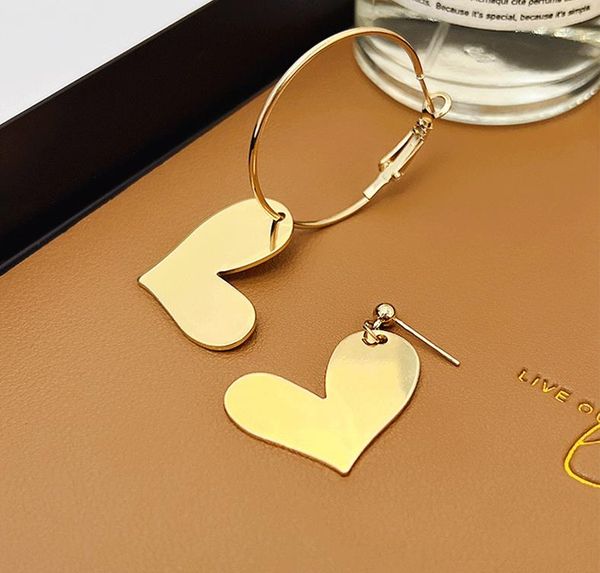 fashion temperament cold wind love design hoop & huggie ladies gold-plated jewelry does not fade to send lovers to friends gifts asymmetric, Golden;silver
fashion temperament cold wind love design hoop & huggie ladies gold-plated jewelry does not fade to send lovers to friends gifts asymmetric, Golden;silver