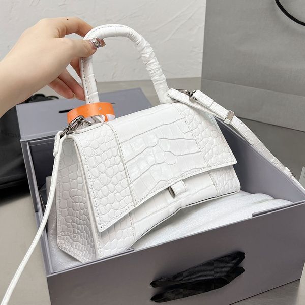 2022 b family cowhide women's bag new one shoulder slant cross handbag alligator hourglass bag fashion small square bag r7lc#
2022 b family cowhide women's bag new one shoulder slant cross handbag alligator hourglass bag fashion small square bag r7lc#