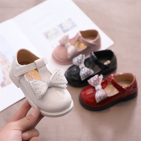 toddlers girls leather shoes for birthday party wedding kids flats school with crystal bow knot t strap princess 220525, Black;red
toddlers girls leather shoes for birthday party wedding kids flats school with crystal bow knot t strap princess 220525, Black;red