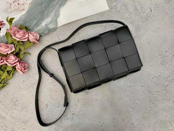 2021 lady fashion handbags shoulder bags totes clutch famous designer caviar leather purse lady's crossbody quilted flap square bag
2021 lady fashion handbags shoulder bags totes clutch famous designer caviar leather purse lady's crossbody quilted flap square bag