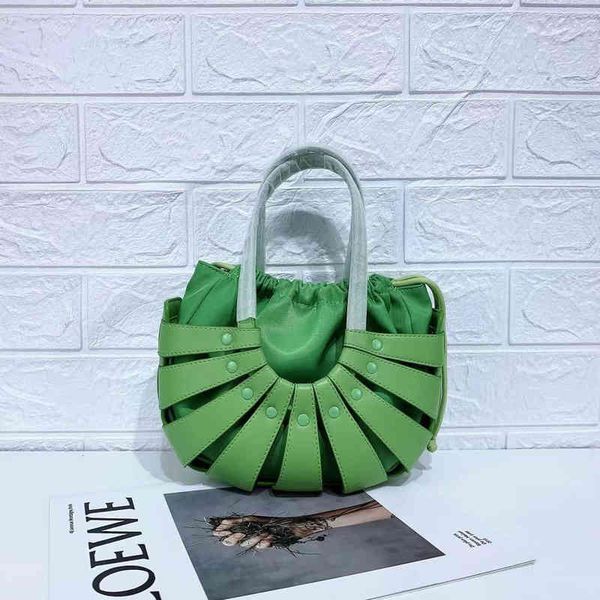 fashion hand-woven bag women all-match large-capacity imitation leather women's shoulder messenger hand new bran 220707
fashion hand-woven bag women all-match large-capacity imitation leather women's shoulder messenger hand new bran 220707