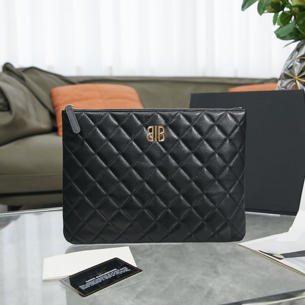designer bags black rhombic grid leather chain nostalgic retro style big logo classic large clutch 27.5cm
designer bags black rhombic grid leather chain nostalgic retro style big logo classic large clutch 27.5cm