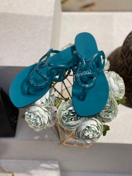 2022 women luxury designer sandals slippers leather summer flat slipper embroidery fashion beach woman letters size35-40, Black
2022 women luxury designer sandals slippers leather summer flat slipper embroidery fashion beach woman letters size35-40, Black