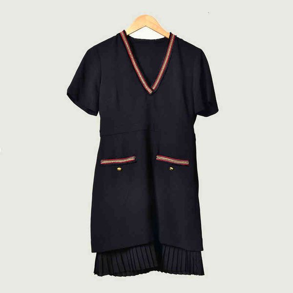 casual dresses style in autumn and winter of ladies' printed piping v-neck stitched pleated dress, Black;gray
casual dresses style in autumn and winter of ladies' printed piping v-neck stitched pleated dress, Black;gray