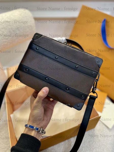 handle soft trunk box shoulder bag m45935 designer leather handbag luxurys metallic corners rivets mens basketball brand crossbody monograms
handle soft trunk box shoulder bag m45935 designer leather handbag luxurys metallic corners rivets mens basketball brand crossbody monograms