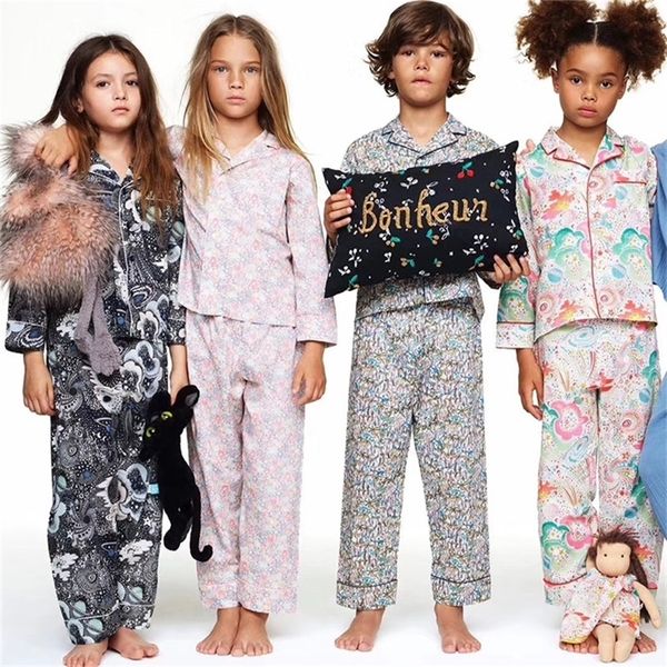enkelibb brand design kids girls long sleeve pajama sets fashion stars pattern home wear lj201216, Blue;red
enkelibb brand design kids girls long sleeve pajama sets fashion stars pattern home wear lj201216, Blue;red