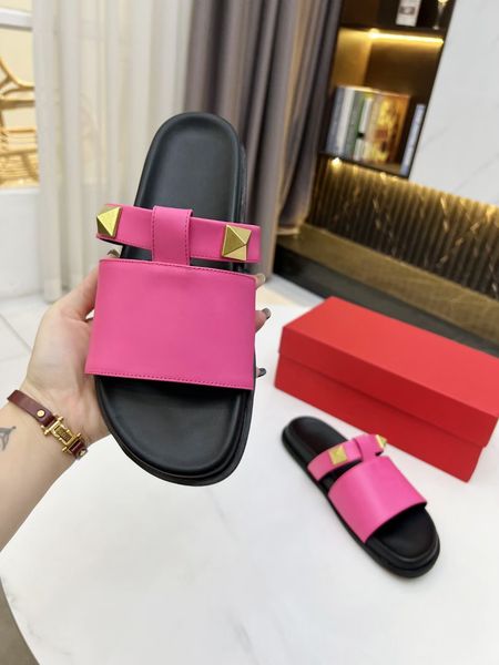 2022 summer new design rivet cowhide leather women's slippers fashion trend holiday beach indoor slippers box us4-9 eu35-40, Black
2022 summer new design rivet cowhide leather women's slippers fashion trend holiday beach indoor slippers box us4-9 eu35-40, Black