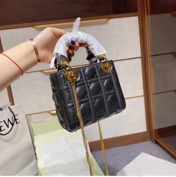 big-name designer ladies one-shoulder messenger bag 2021 retro all-match clamshell pu leather letters female party handbag
big-name designer ladies one-shoulder messenger bag 2021 retro all-match clamshell pu leather letters female party handbag