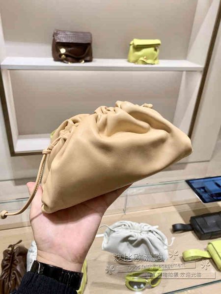 venetas bottegav baodiejia pouch pleated solid color cloud bag single shoulder messenger handbag 4srf
venetas bottegav baodiejia pouch pleated solid color cloud bag single shoulder messenger handbag 4srf