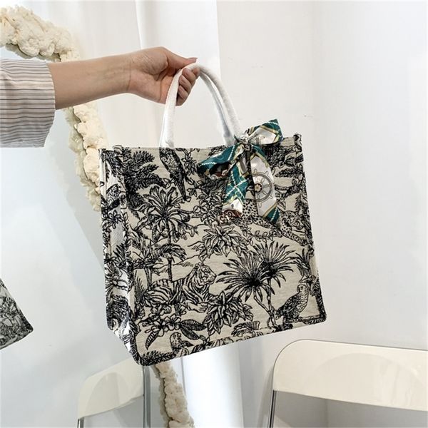 fashionable new portable large capacity graffiti spray painting canvas tote wholesale design purses online
fashionable new portable large capacity graffiti spray painting canvas tote wholesale design purses online