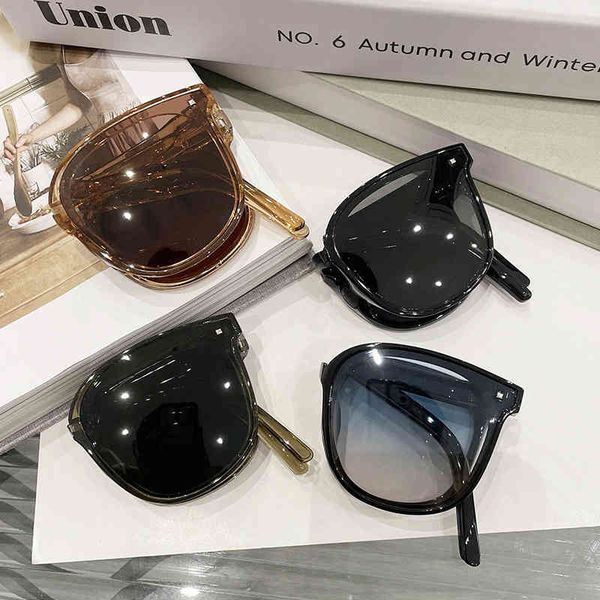 sunglasses 2022 jiao xia same folding polarized men's and women's spring leg 86521, White;black
sunglasses 2022 jiao xia same folding polarized men's and women's spring leg 86521, White;black