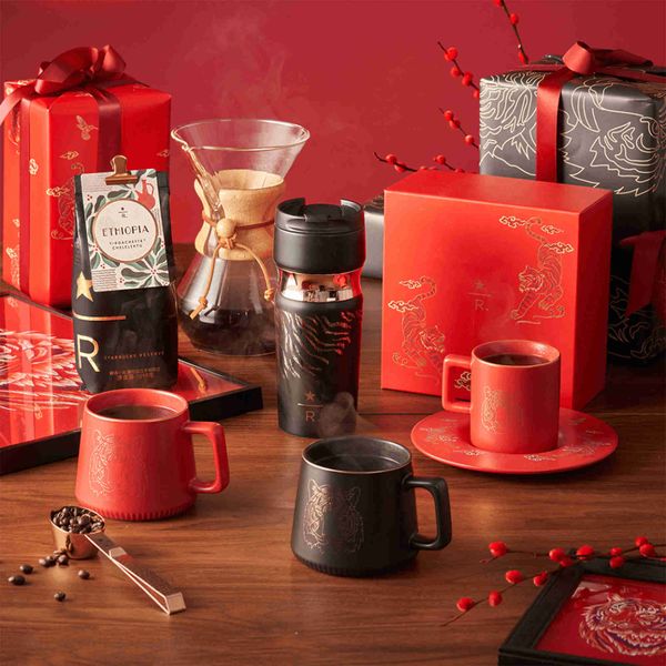 starbucks zhenxuan 2022 chinese new year of the tiger male gift dieter black gold tiger head glass mark insulated cup 
starbucks zhenxuan 2022 chinese new year of the tiger male gift dieter black gold tiger head glass mark insulated cup