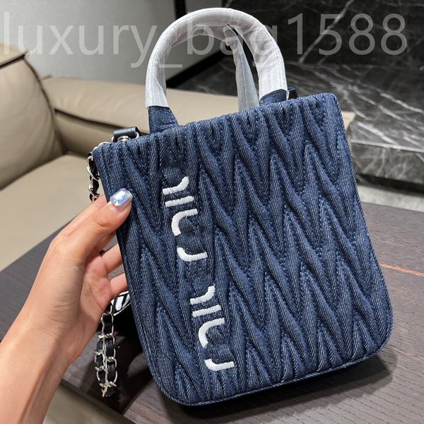 high capacity bag bag cross body bag fashion style leather interior of high quality
high capacity bag bag cross body bag fashion style leather interior of high quality
